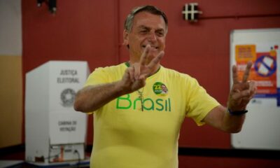 "Se Deus quiser, seremos vitoriosos hoje à tarde", declara Bolsonaro ao votar no Rio de Janeiro