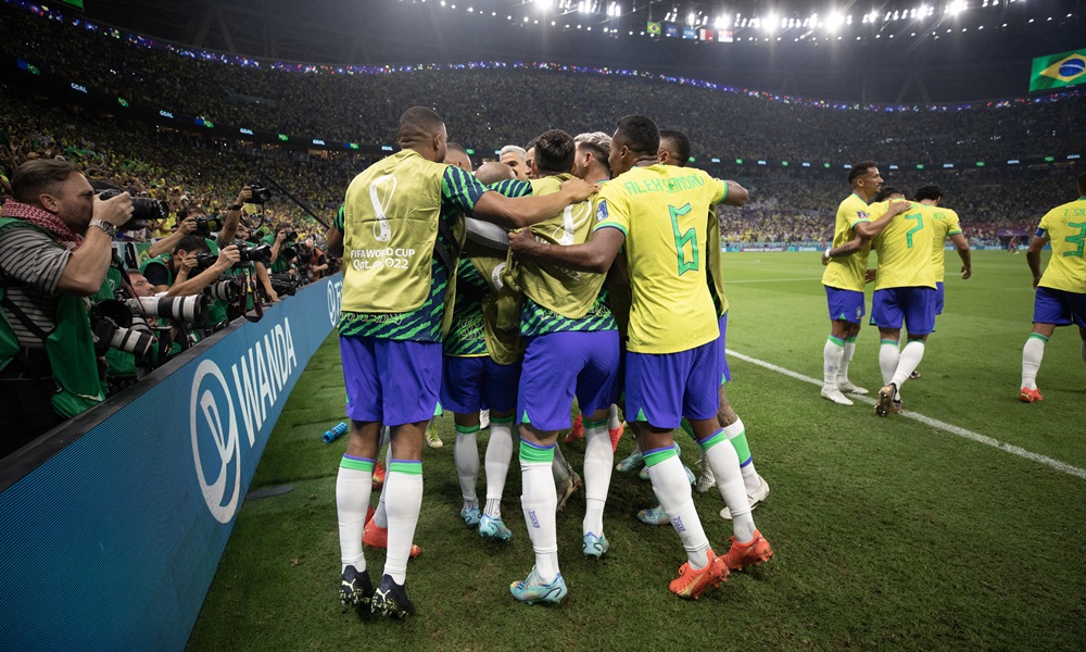 Após vencer a Sérvia na estreia, Brasil assume liderança do grupo G