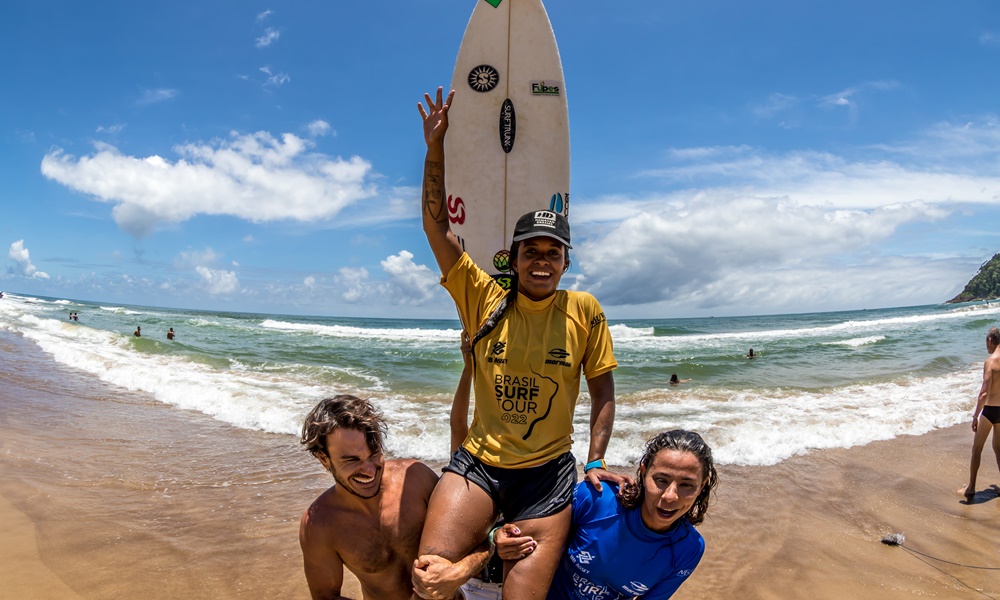 Baiano Davi Silva conquista terceira etapa do Brasil Surf Tour 2022 disputada em Itacaré
