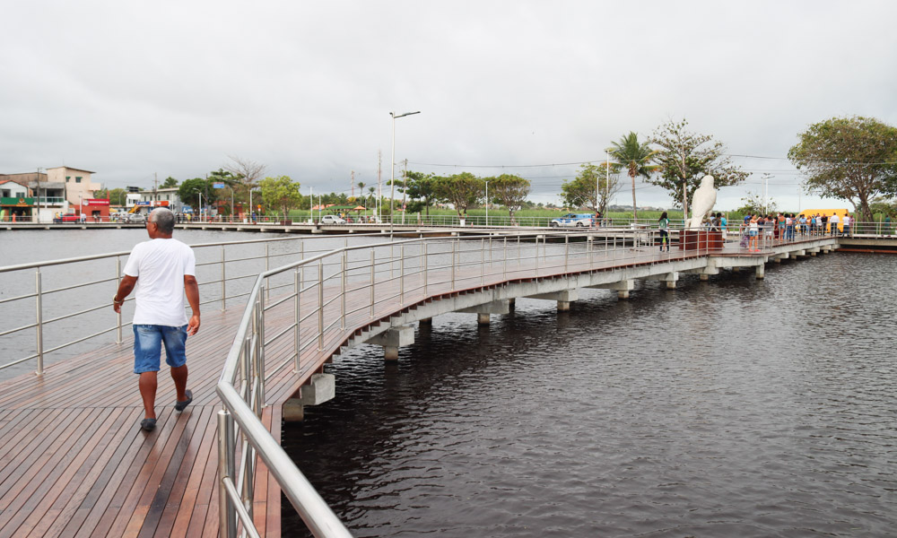 Com investimento de R$ 6 mi e escultura recuperada, Praça do Papagaio é entregue à comunidade de Jauá