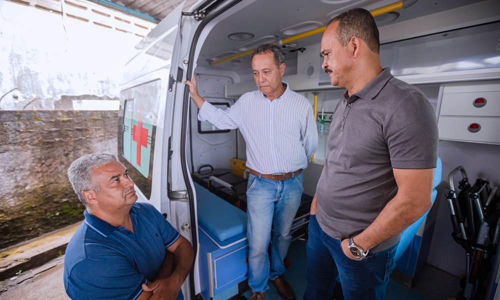 Quatro novas ambulâncias passam a integrar a frota da rede municipal de saúde