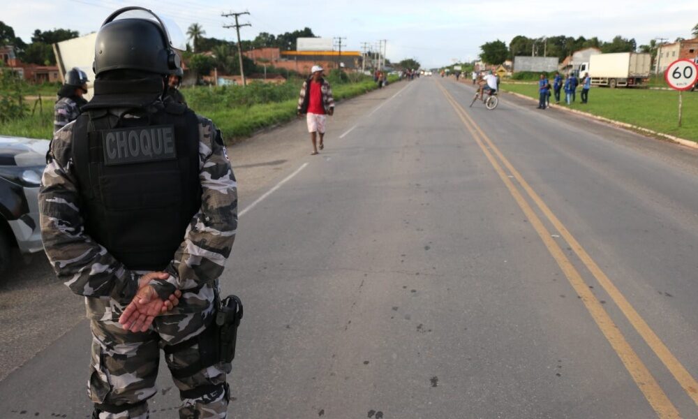 Forças estaduais de segurança iniciam desbloqueio de rodovias baianas
