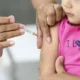 Após surgirem novas variantes da Covid-19, Ministério da Saúde orienta nova dose da vacinação para grupo de risco