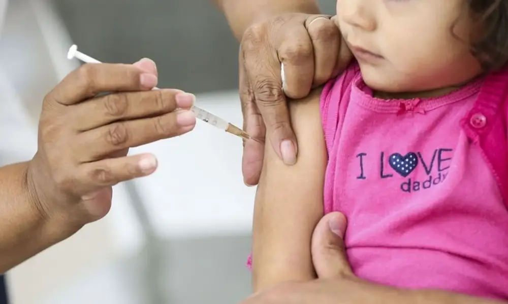Após surgirem novas variantes da Covid-19, Ministério da Saúde orienta nova dose da vacinação para grupo de risco