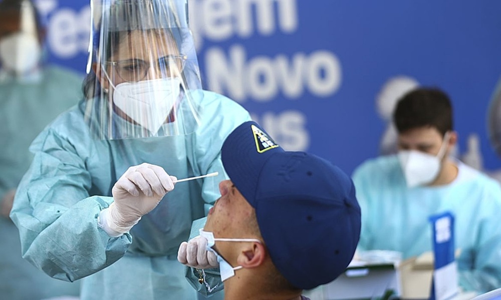 Brasil registra 239 mortes e 56,6 mil novos casos de Covid-19 em 24 horas