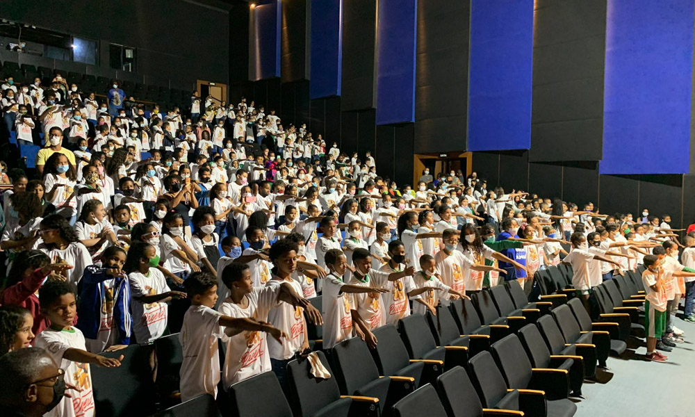 Camaçari: com cerimônia no Teatro Cidade do Saber, Proerd forma 746 estudantes na sede