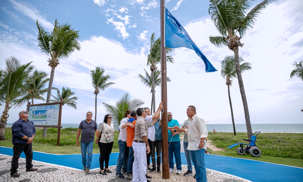 Guarajuba e Itacimirim têm selo Bandeira Azul renovado