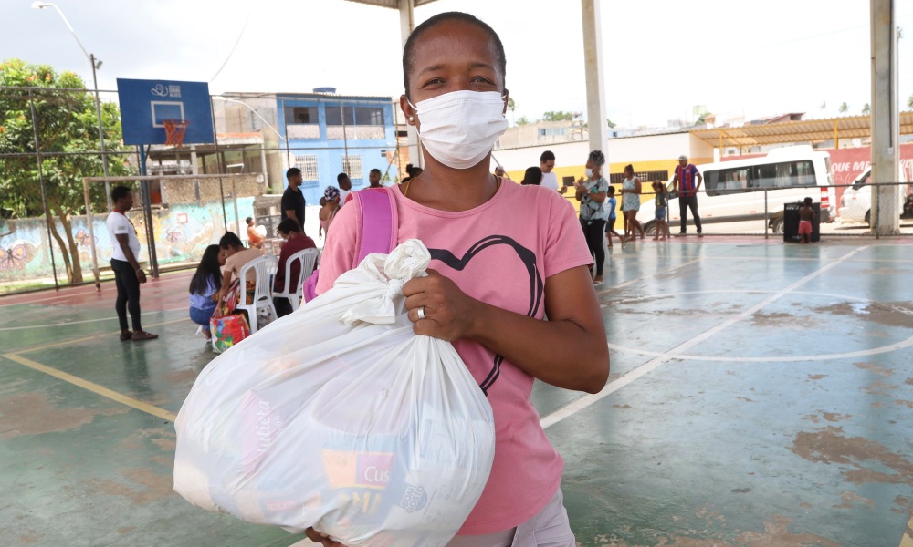 Programa Lauro Sem Fome beneficia mais de 400 pessoas com cestas básicas
