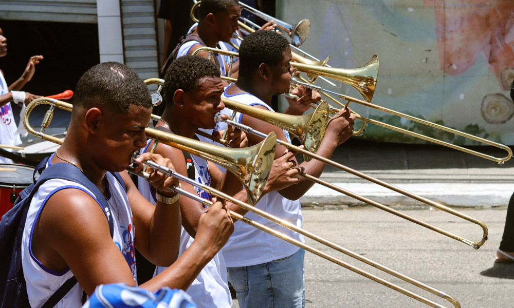 Sol, música e alegria: cortejo em homenagem a Bom Jesus dos Navegantes colore ruas de Jauá