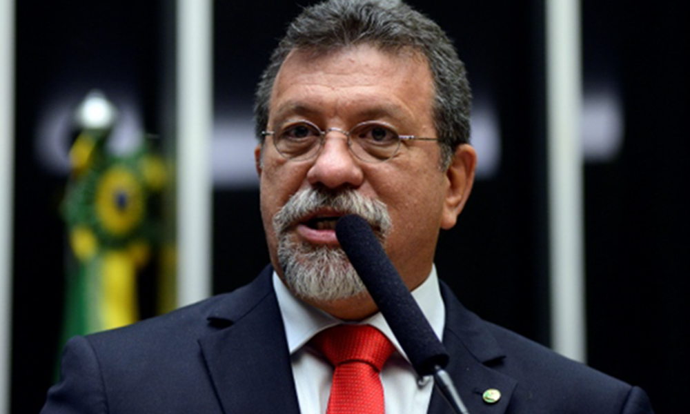 Afonso Florence é exonerado da Casa Civil para concluir mandato de deputado em Brasília