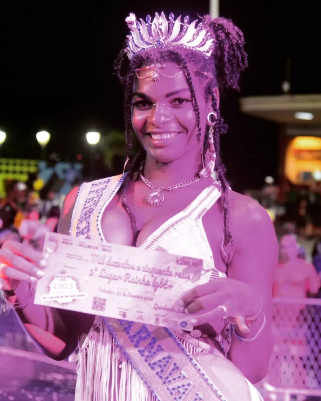 Multiartista camaçariense conquista título de primeira princesa do Carnaval de Salvador