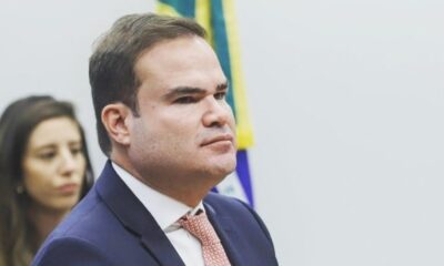 Cacá Leão critica portaria sobre aprovação em massa de alunos da rede pública