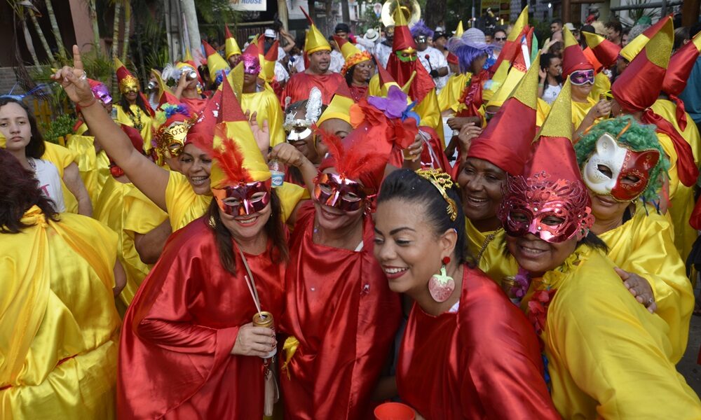 Carnaval do litoral de Mata de São João terá blocos, bandas e caretas