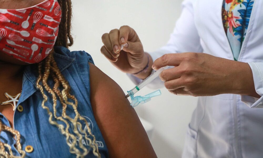 Confira locais de aplicação da vacina bivalente contra Covid-19 em Salvador
