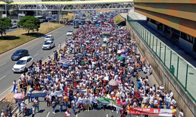 Enfermeiros cobram piso salarial durante protesto em Salvador