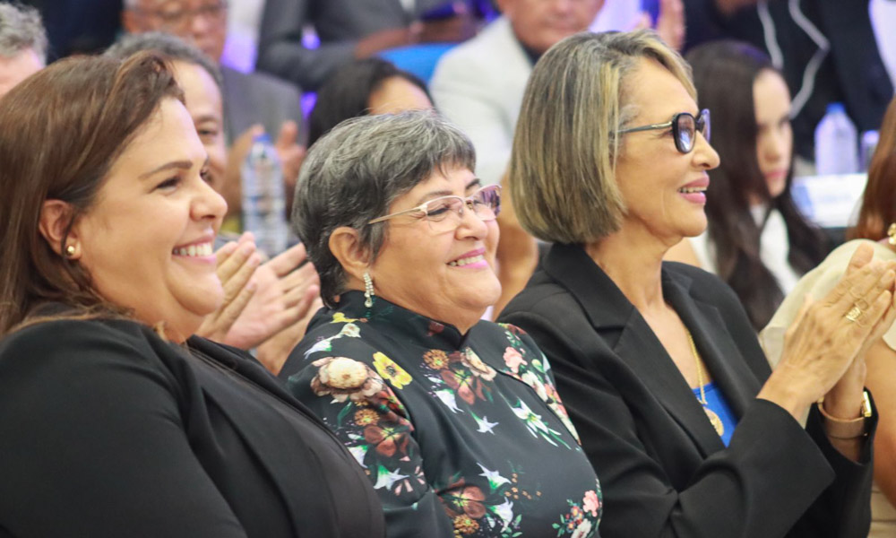 Câmara celebra aniversário de 75 anos com homenagem a mulheres que passaram pela Casa
