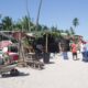 Barracas são retiradas de praias em Itacimirim após determinação judicial