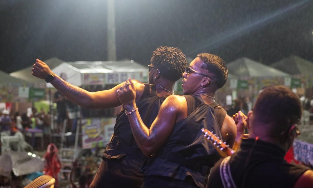 Com energia lá em cima, Afrocidade encerra segundo dia do Festival de Arembepe
