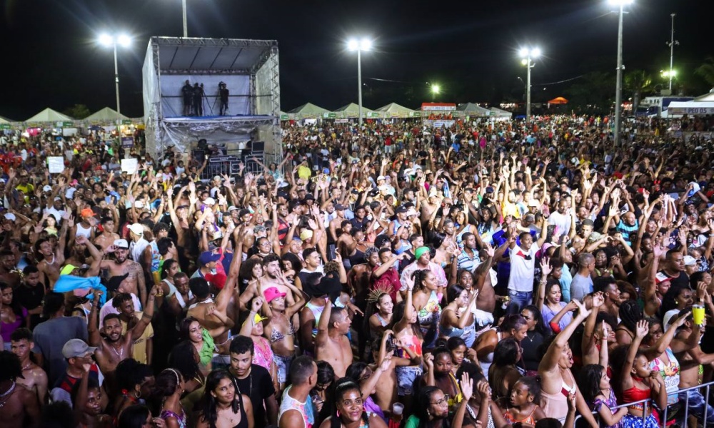 “Eu amo Camaçari, eu amo esse povo”, declara Márcio Victor no Festival de Arembepe