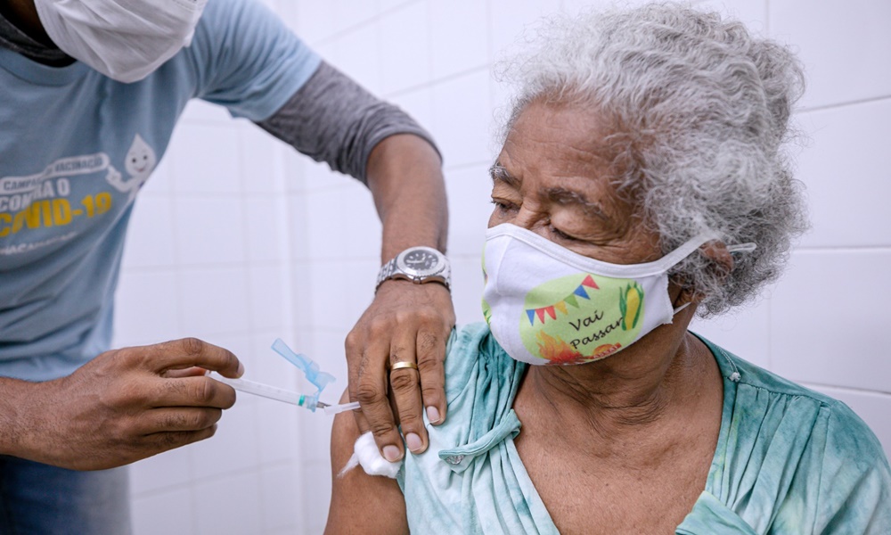 Vacinação bivalente contra Covid-19 avança para novos públicos em Camaçari