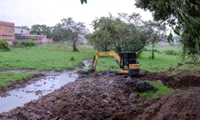 Quatro localidades recebem limpeza de canais em Camaçari