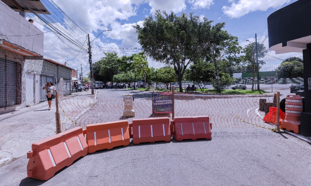 Trecho de avenida da Gleba A é bloqueado para execução de obra