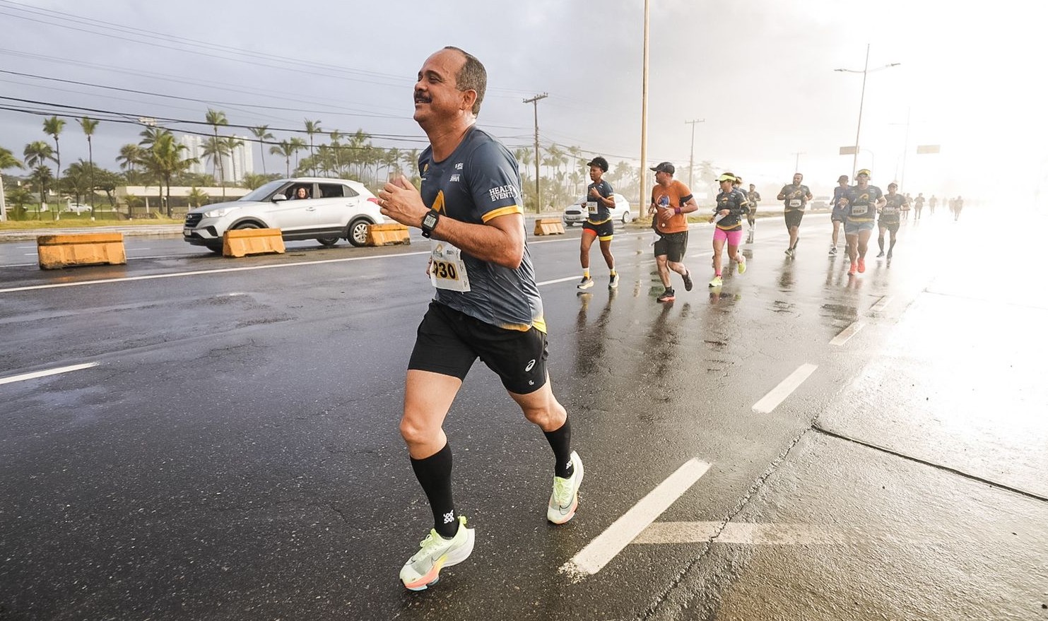 Aos 51 anos, Elinaldo participa de meia-maratona em Salvador
