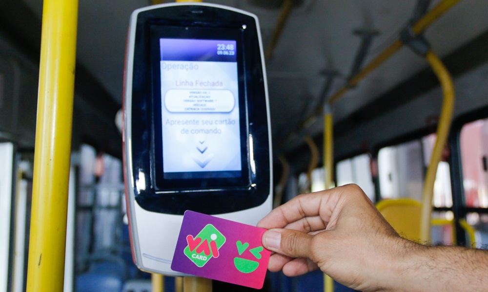 Validadores da bilhetagem eletrônica começam a ser instalados nos ônibus em Camaçari