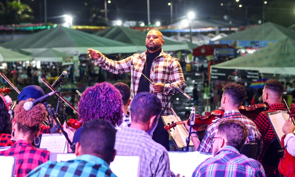Orquestra Caraípa apresenta concerto “Espelho” em homenagem ao mês dos pais