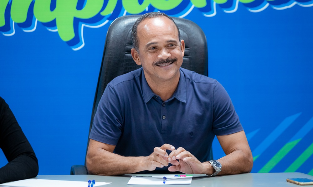 Elinaldo assina ordem de serviço para construção de mais uma UPA no Phoc