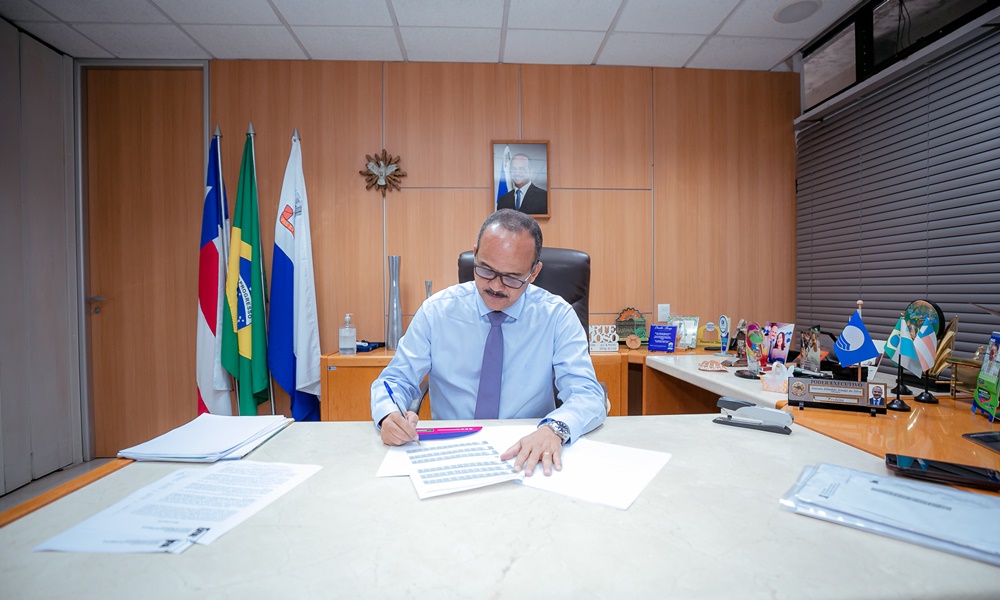 Elinaldo sanciona LDO para exercício de 2024 em Camaçari