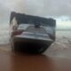 Carro é encontrado capotado dentro do mar na praia de Ipitanga em Lauro de Freitas