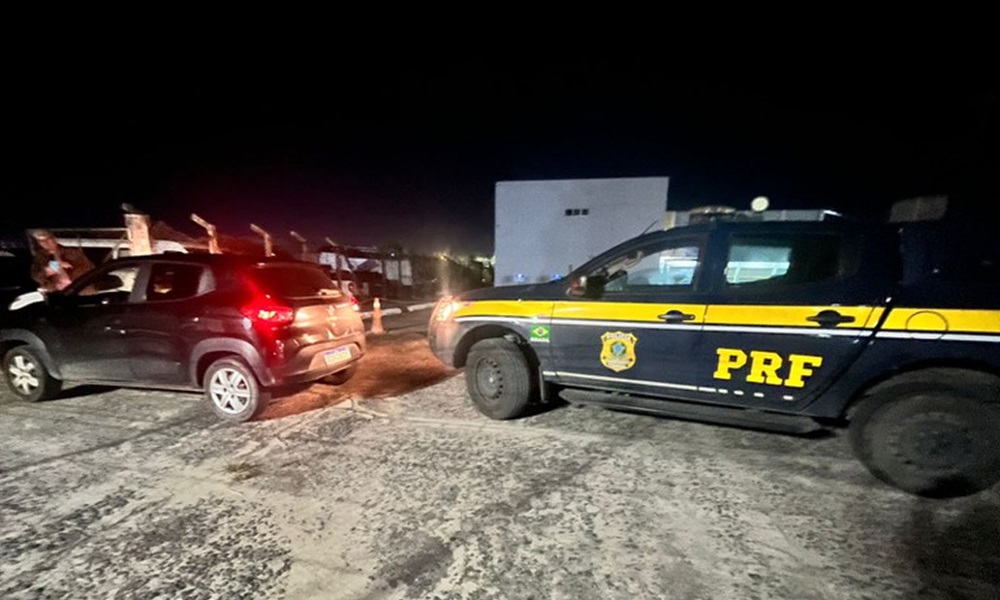 Veículo roubado em Camaçari é recuperado pela PRF em Feira de Santana