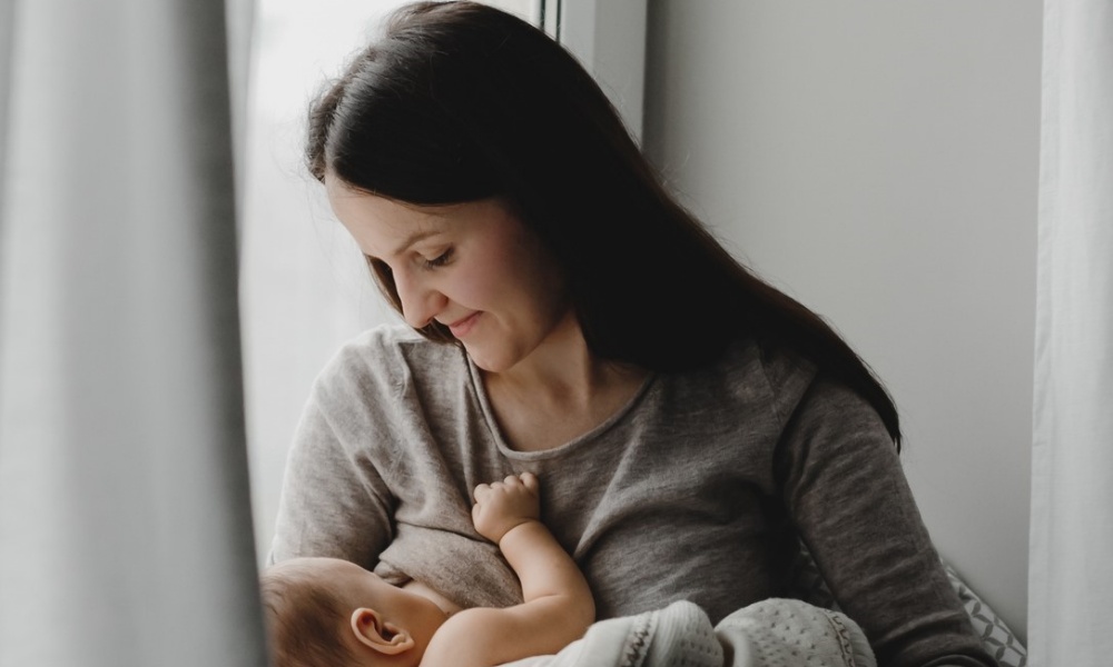 Agosto Dourado: pediatra explica os benefícios da amamentação para mãe e bebê