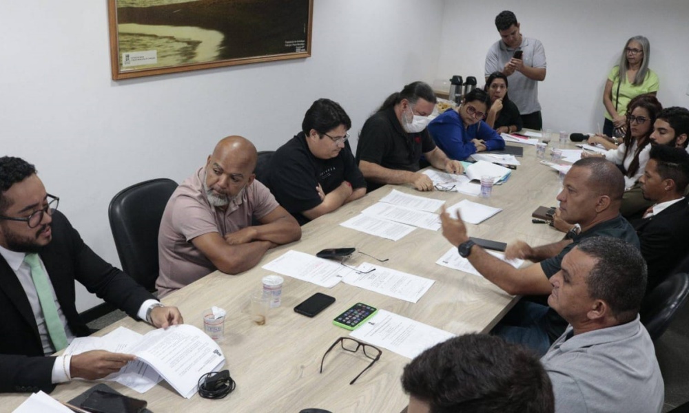 Vereadores de Camaçari se reúnem para deliberar sobre projetos da Câmara