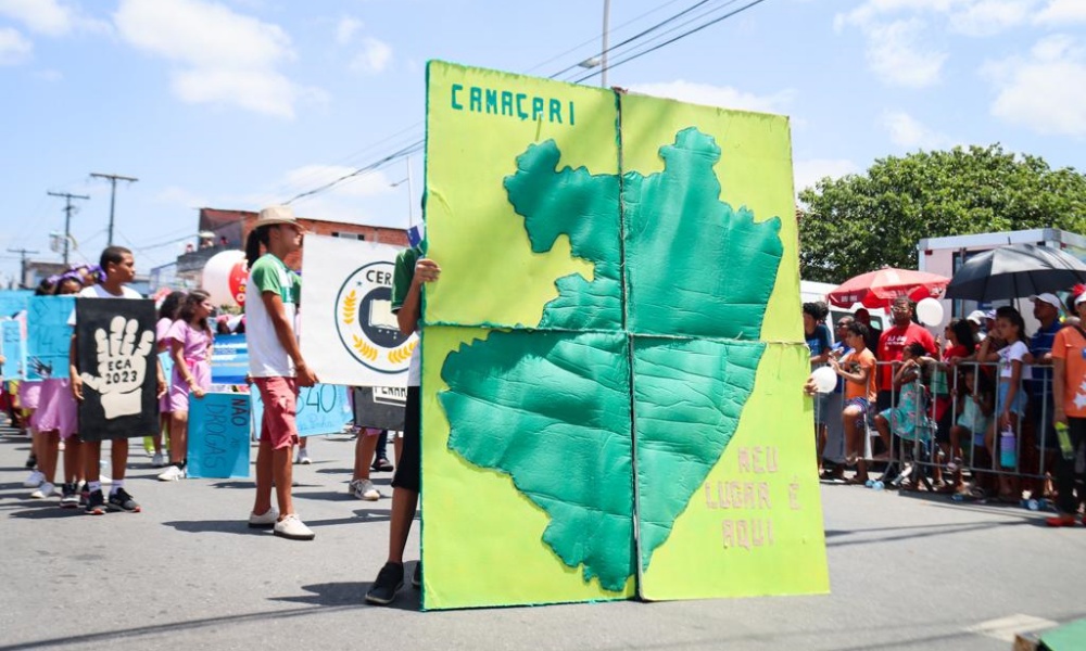 Desfile cívico em celebração ao aniversário de Camaçari é marcado por arte, educação e cultura