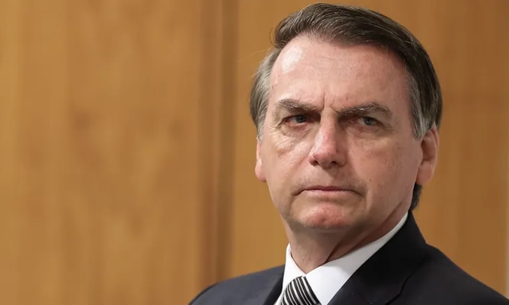 Bolsonaro desembarca em Salvador para ato público com pré-candidatos do PL na sexta