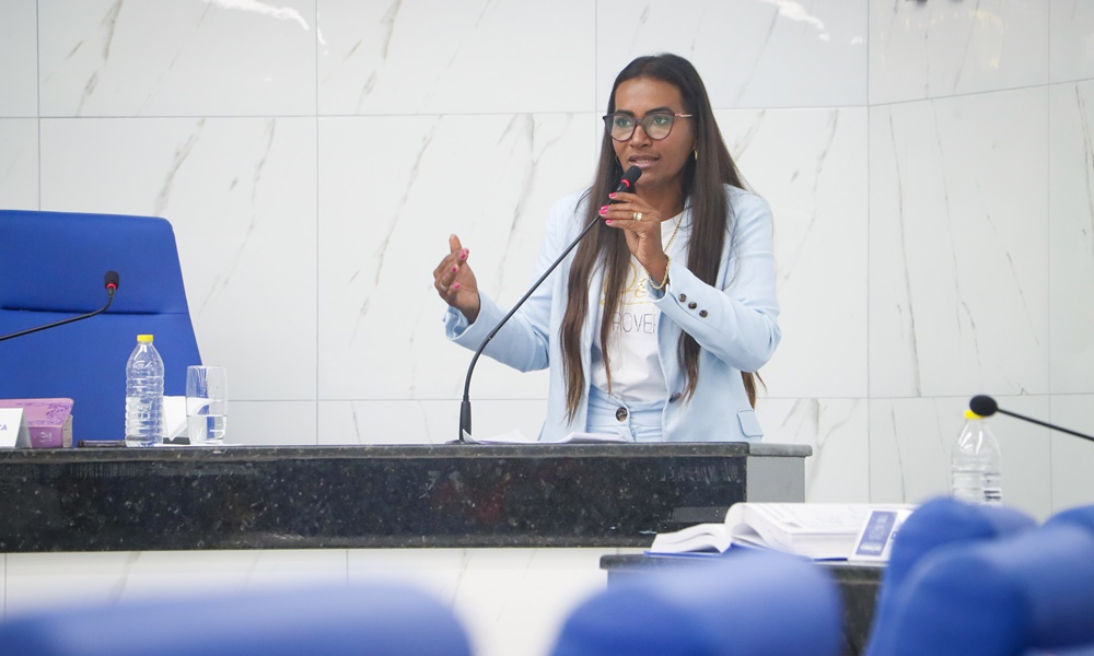 "Cadê a voz da deputada Ivoneide Caetano?", questiona Angélica após cortes no orçamento da Capes