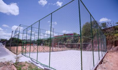 Campos de futebol e futevôlei são entregues para comunidade do Jardim Limoeiro 