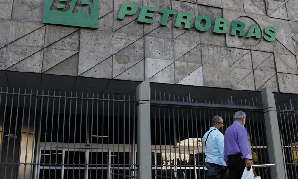 Petrobras reduz preço da gasolina e aumenta do diesel