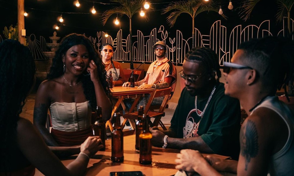 Com mistura de samba reggae, Afrocidade lança clipe do novo single 'Tá Foda'
