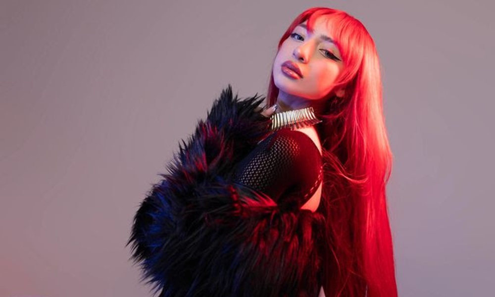 Fenômeno na web, a cantora e influencer Ruivinha de Marte lança single 'Bloqueia o Coração'