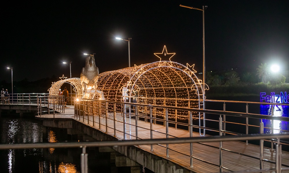 Localidades da orla de Camaçari recebem iluminação e decoração do 'Natal de Luz'