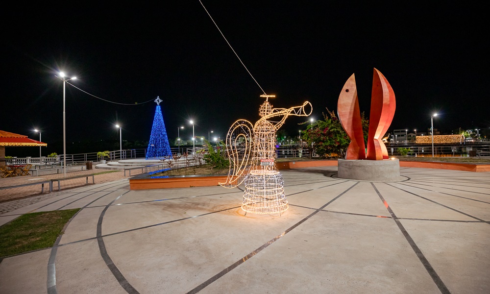 Localidades da orla de Camaçari recebem iluminação e decoração do 'Natal de Luz'