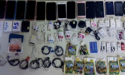 Polícia impede a entrada de 15 celulares, carregadores, fones e chips em presídio