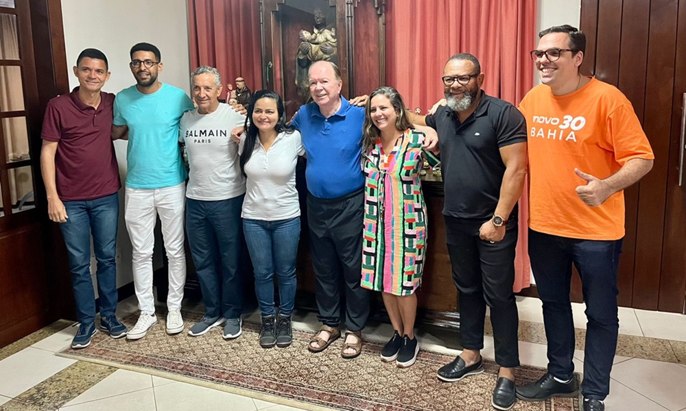 João Leão reúne pré-candidatos a prefeito de Lauro de Freitas pela oposição