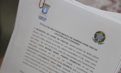 Prefeitura entrega escrituras de imóveis aos moradores do Tamarineiro e Cajueiro