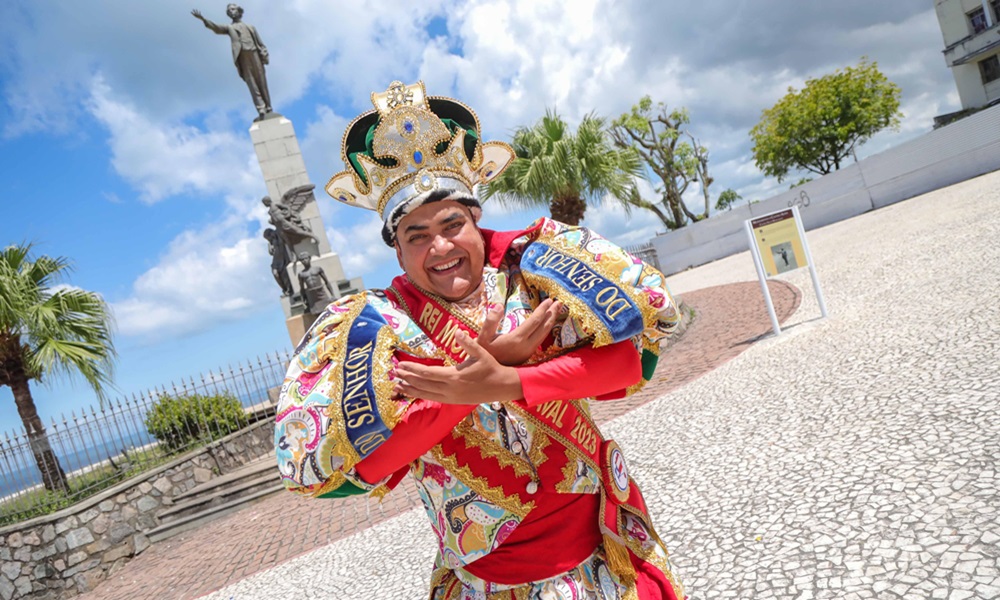 Rei Momo do Carnaval de Salvador 2024 é reeleito