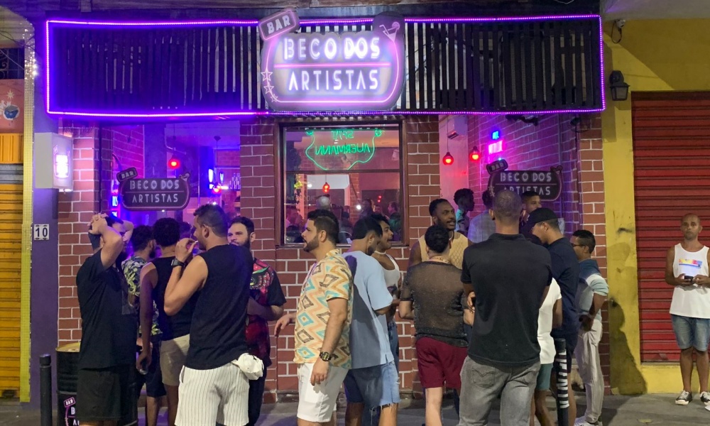 Bar Beco dos Artistas reúne sarau, arte drag, samba e karaokê no Rio Vermelho neste fim de semana