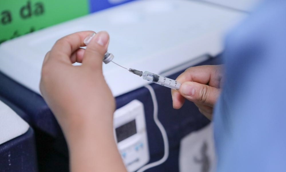 Secretaria de Saúde amplia número de postos para vacinação contra dengue em Salvador